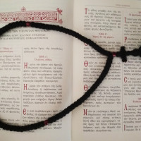wool 100knot rosary 10298