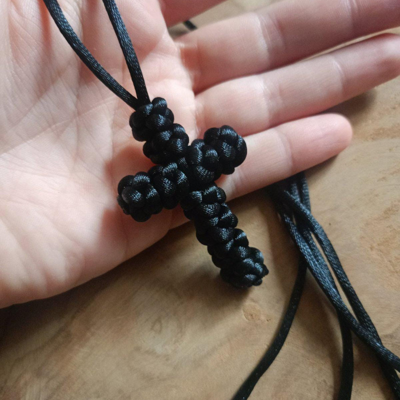 Knotted Cross pendant big knots 3mm 10006